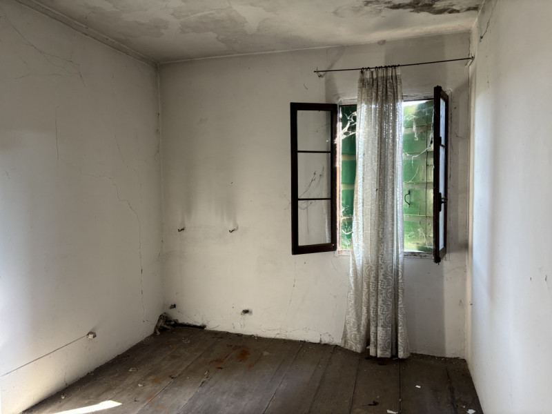 TOTALMENTE DA RISTRUTTURARE BELLISSIMA CASA D'EPOCA!!! PERFETTA PER TE, CON AMPIO GIARDINO..., IN...