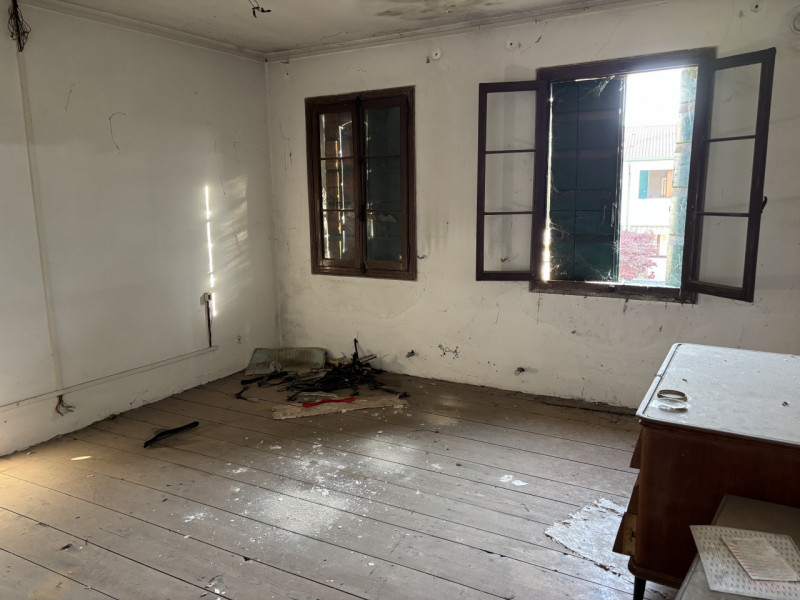 TOTALMENTE DA RISTRUTTURARE BELLISSIMA CASA D'EPOCA!!! PERFETTA PER TE, CON AMPIO GIARDINO..., IN...