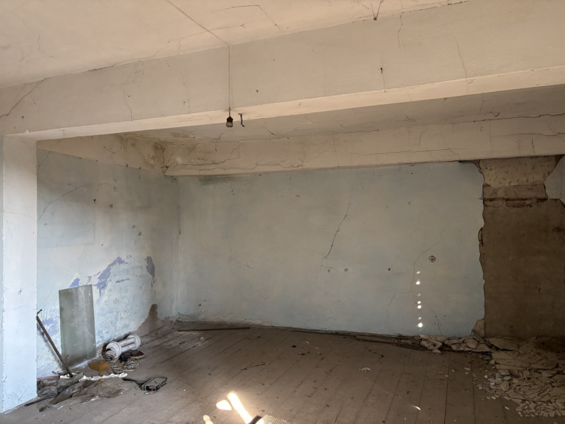 TOTALMENTE DA RISTRUTTURARE BELLISSIMA CASA D'EPOCA!!! PERFETTA PER TE, CON AMPIO GIARDINO..., IN...