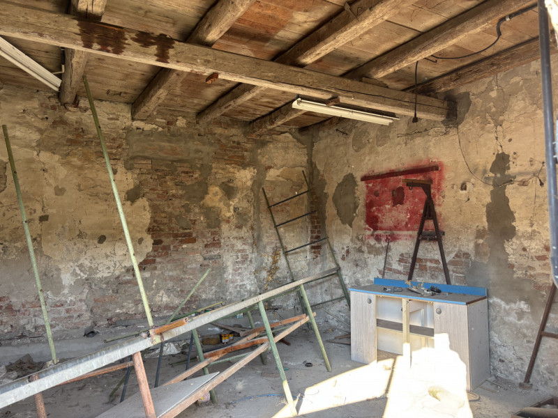 TOTALMENTE DA RISTRUTTURARE BELLISSIMA CASA D'EPOCA!!! PERFETTA PER TE, CON AMPIO GIARDINO..., IN...