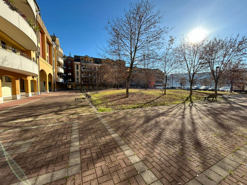 DEBBA

Inserito in un contesto tranquillo, la zona è piacevole , situata a breve distanza dalla c...