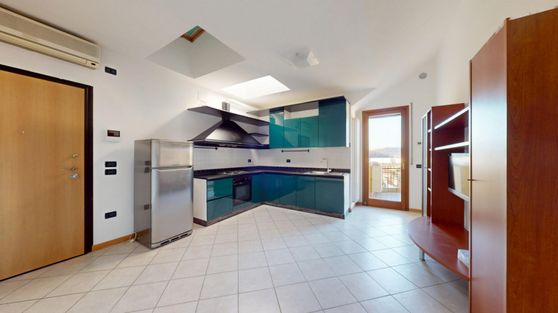 DEBBA

Inserito in un contesto tranquillo, la zona è piacevole , situata a breve distanza dalla c...