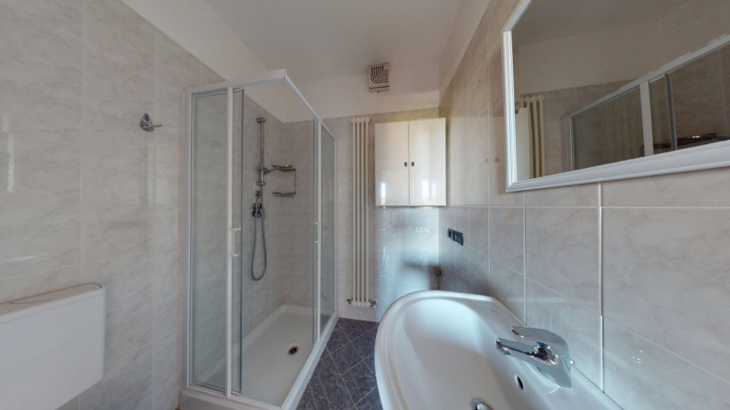 DEBBA

Inserito in un contesto tranquillo, la zona è piacevole , situata a breve distanza dalla c...