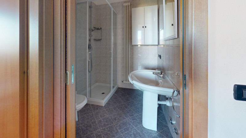 DEBBA

Inserito in un contesto tranquillo, la zona è piacevole , situata a breve distanza dalla c...