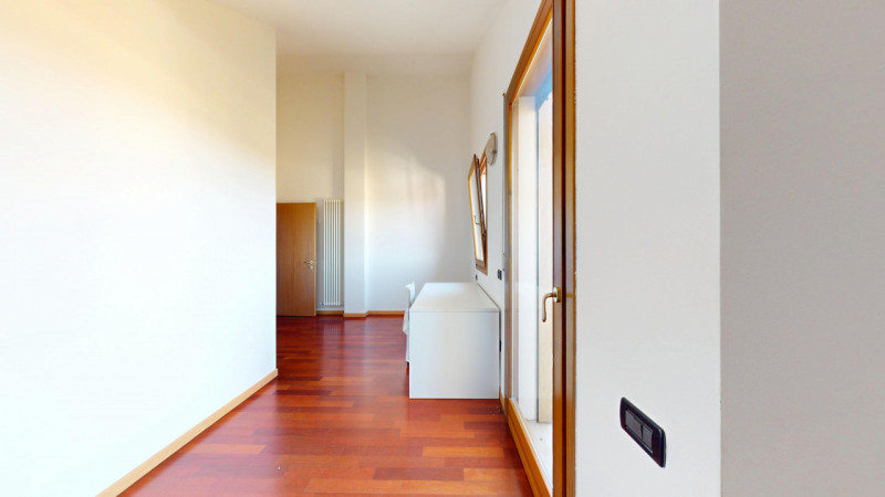 DEBBA

Inserito in un contesto tranquillo, la zona è piacevole , situata a breve distanza dalla c...