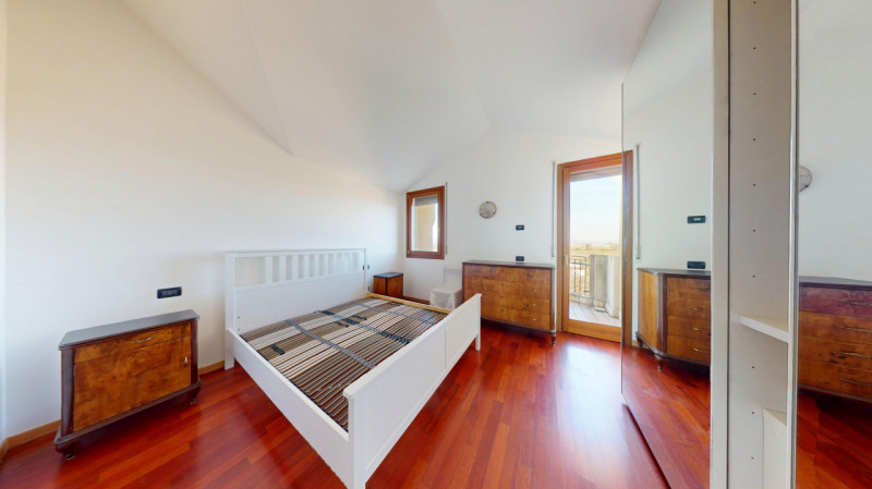 DEBBA

Inserito in un contesto tranquillo, la zona è piacevole , situata a breve distanza dalla c...