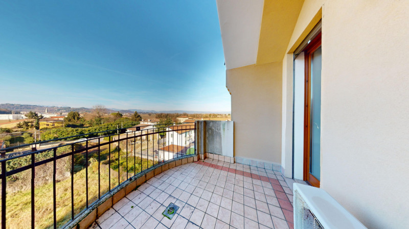 DEBBA

Inserito in un contesto tranquillo, la zona è piacevole , situata a breve distanza dalla c...