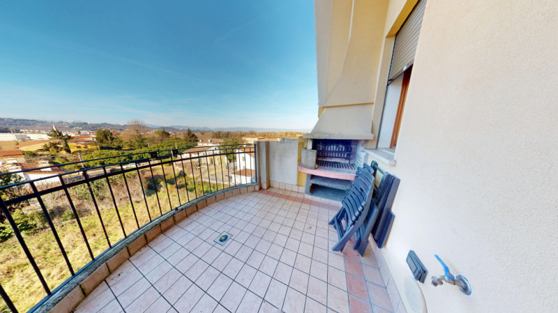 DEBBA

Inserito in un contesto tranquillo, la zona è piacevole , situata a breve distanza dalla c...