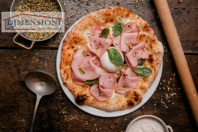 PADOVA A ridosso delle mura storiche, proponiamo in vendita attività di rinomato Ristorante/Pizze...