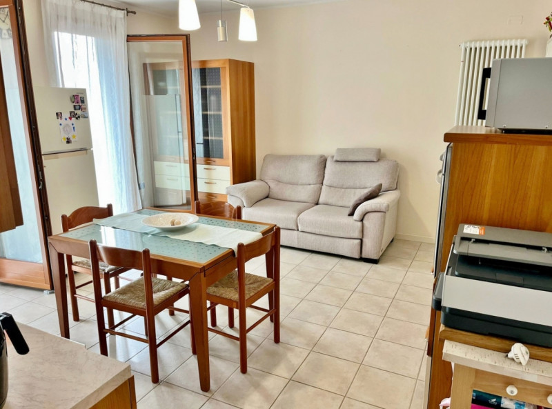 AMPIO BICAMERE IN RECENTE CONTESTO CON DUE BAGNI E GARAGE DOPPIO IN VENDITA IN TRANQUILLA E VERDE...