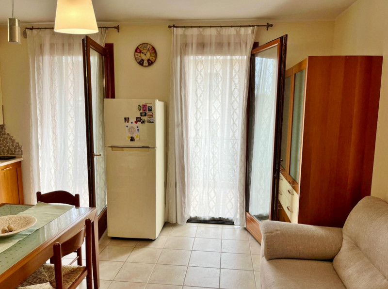 AMPIO BICAMERE IN RECENTE CONTESTO CON DUE BAGNI E GARAGE DOPPIO IN VENDITA IN TRANQUILLA E VERDE...