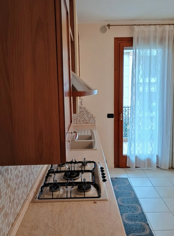 AMPIO BICAMERE IN RECENTE CONTESTO CON DUE BAGNI E GARAGE DOPPIO IN VENDITA IN TRANQUILLA E VERDE...