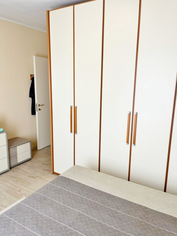 AMPIO BICAMERE IN RECENTE CONTESTO CON DUE BAGNI E GARAGE DOPPIO IN VENDITA IN TRANQUILLA E VERDE...