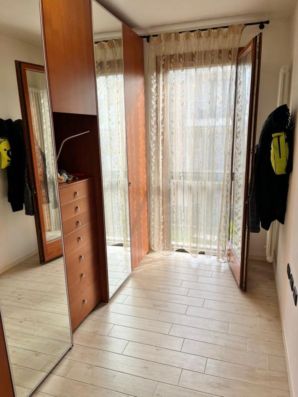 AMPIO BICAMERE IN RECENTE CONTESTO CON DUE BAGNI E GARAGE DOPPIO IN VENDITA IN TRANQUILLA E VERDE...