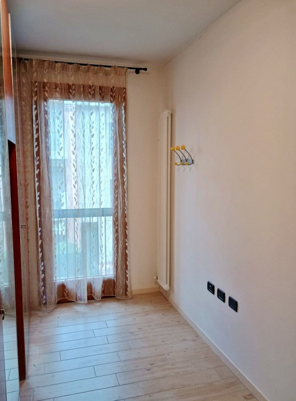 AMPIO BICAMERE IN RECENTE CONTESTO CON DUE BAGNI E GARAGE DOPPIO IN VENDITA IN TRANQUILLA E VERDE...