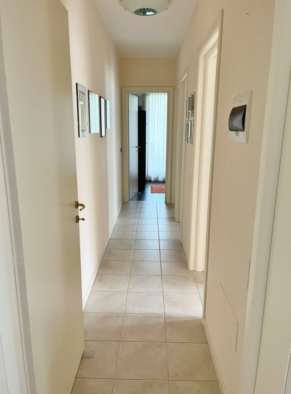 AMPIO BICAMERE IN RECENTE CONTESTO CON DUE BAGNI E GARAGE DOPPIO IN VENDITA IN TRANQUILLA E VERDE...