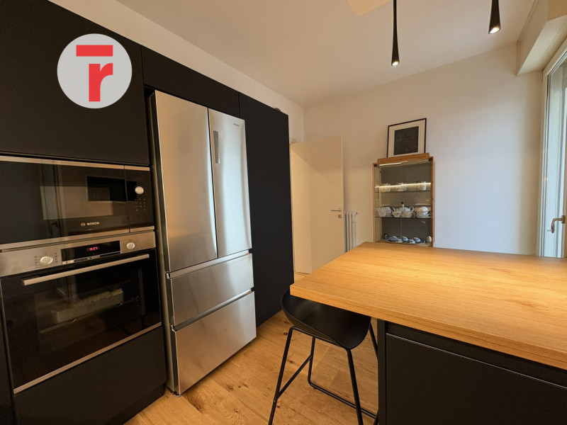 Nel cuore della vivace zona della Santissima Trinità, a pochi passi dalla piazzetta Buonarroti e ...