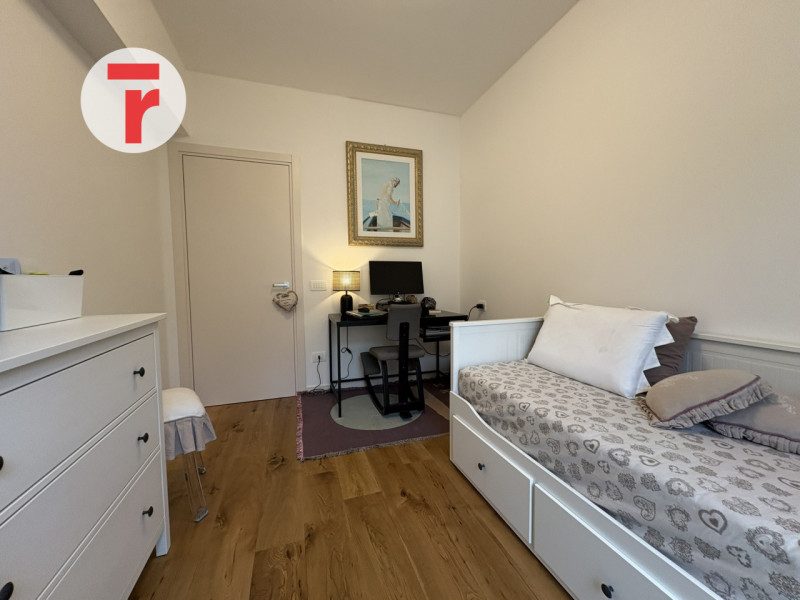 Nel cuore della vivace zona della Santissima Trinità, a pochi passi dalla piazzetta Buonarroti e ...