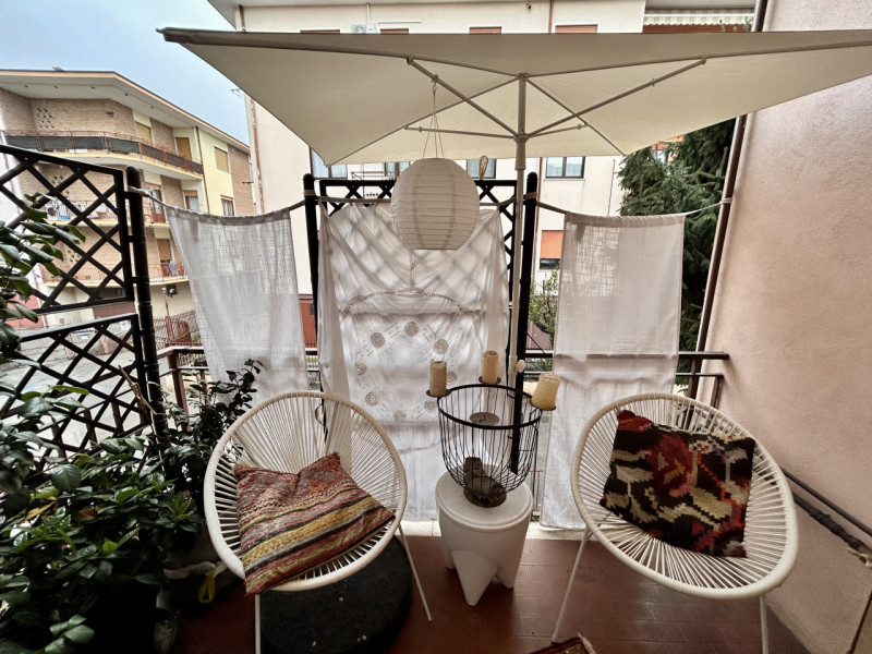 In una piccola e curata palazzina, in posizione tranquilla ma comoda a tutti i principali servizi...