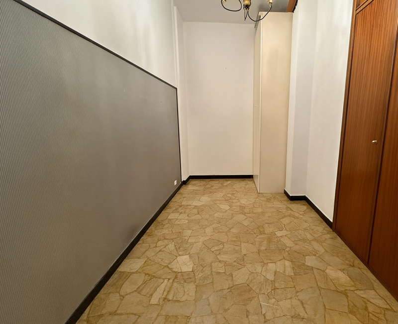 In una piccola e curata palazzina, in posizione tranquilla ma comoda a tutti i principali servizi...