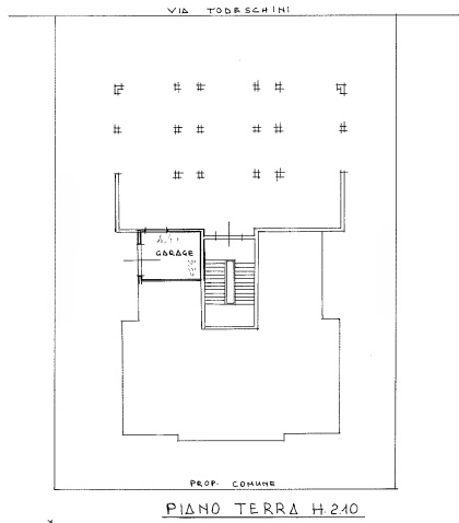In una piccola e curata palazzina, in posizione tranquilla ma comoda a tutti i principali servizi...