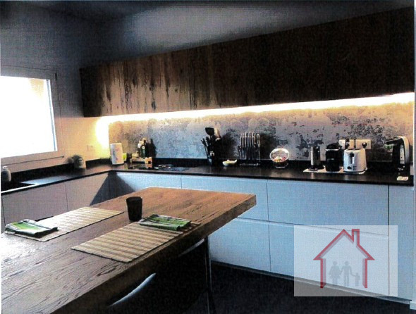 Situati nel cuore di Povegliano, proponiamo in vendita questo splendido appartamento quadrilocale...