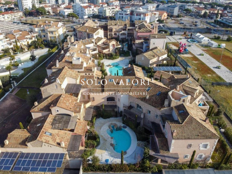 Rif. JC17 (per info 3381655389 Andrea Simionato)

Proponiamo in vendita un raffinato appartamento...