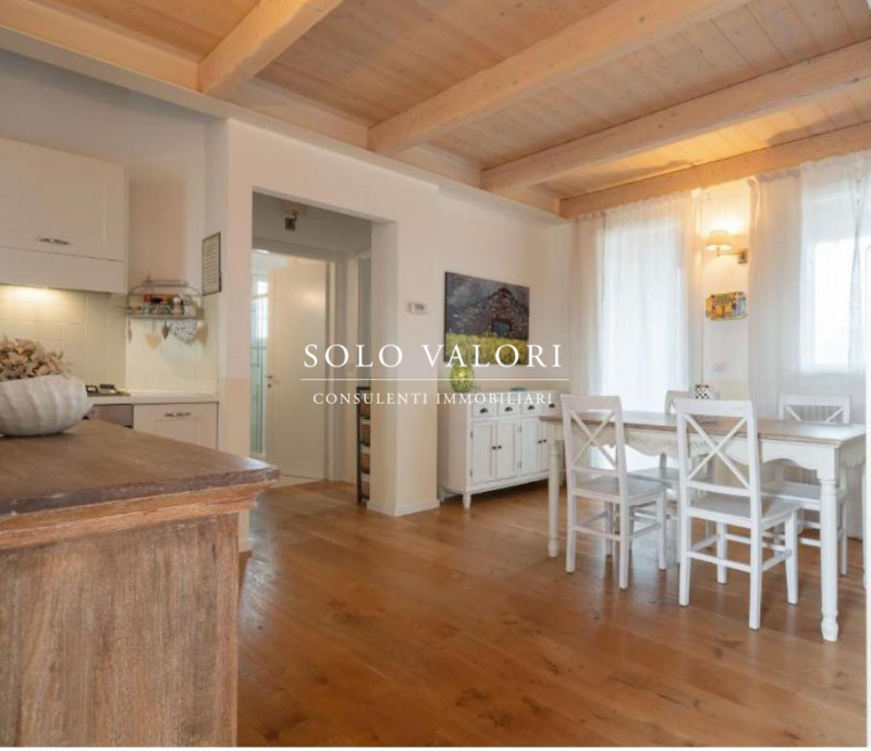 Rif. JC17 (per info 3381655389 Andrea Simionato)

Proponiamo in vendita un raffinato appartamento...