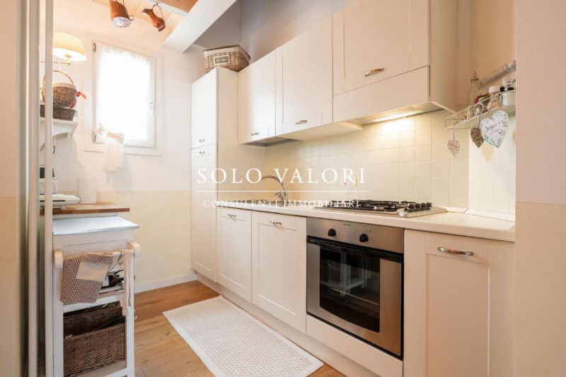 Rif. JC17 (per info 3381655389 Andrea Simionato)

Proponiamo in vendita un raffinato appartamento...