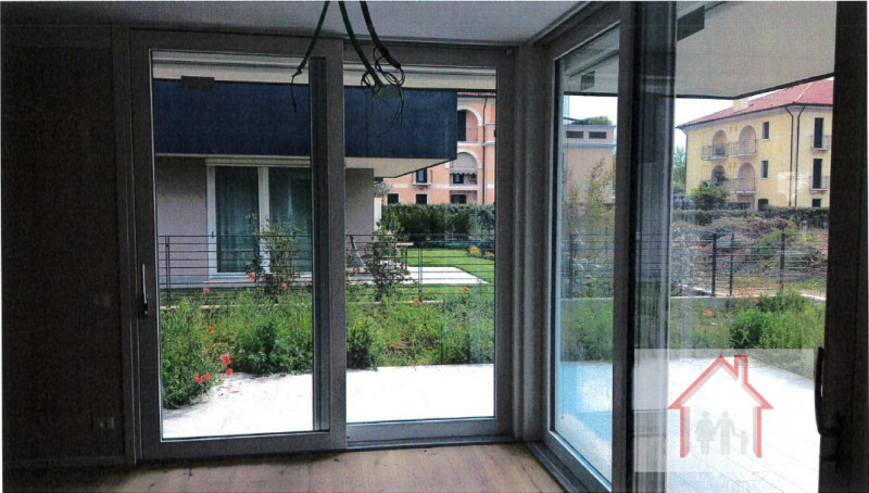 Situati nel cuore di Povegliano, proponiamo in vendita questo splendido appartamento quadrilocale...