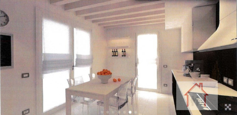 Situati nel cuore di Povegliano, proponiamo in vendita questo splendido appartamento quadrilocale...