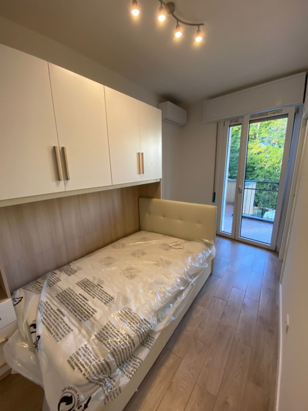 Propoaniamo in affitto appartamento composto da ingresso, angolo cottura che affaccia su immesa t...