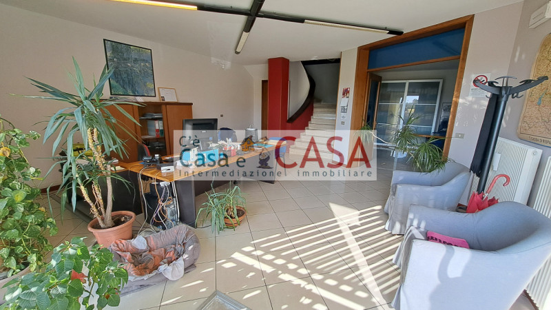 RUBANO: Disponibile da marzo, zona artigianale, con ingresso indipendente ufficio di c.a. 180 mq ...