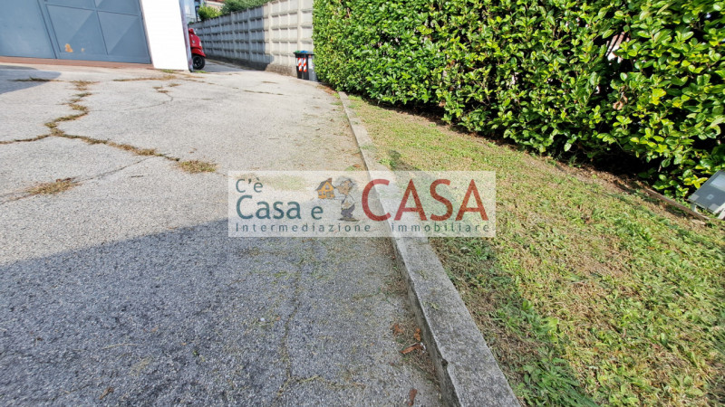 RUBANO: Disponibile da marzo, zona artigianale, con ingresso indipendente ufficio di c.a. 180 mq ...