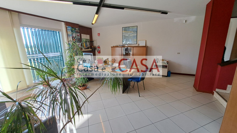 RUBANO: Disponibile da marzo, zona artigianale, con ingresso indipendente ufficio di c.a. 180 mq ...