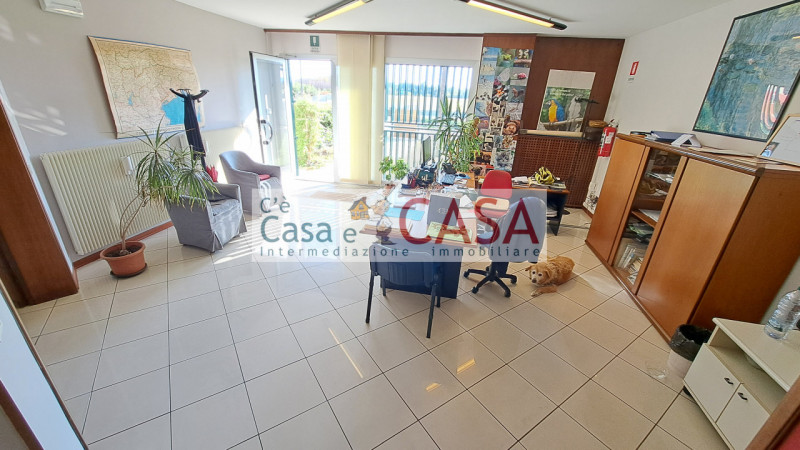 RUBANO: Disponibile da marzo, zona artigianale, con ingresso indipendente ufficio di c.a. 180 mq ...