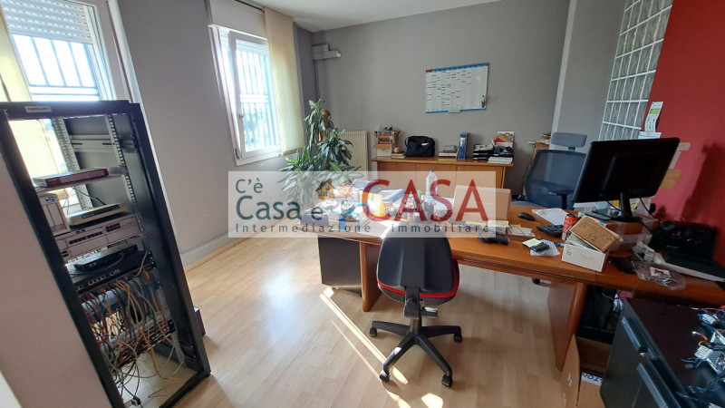 RUBANO: Disponibile da marzo, zona artigianale, con ingresso indipendente ufficio di c.a. 180 mq ...