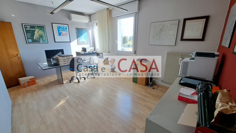 RUBANO: Disponibile da marzo, zona artigianale, con ingresso indipendente ufficio di c.a. 180 mq ...