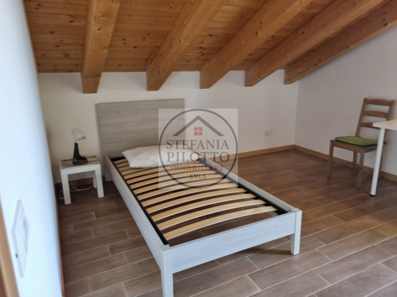 Crocefisso- Stefania Pilotto Immobiliare propone in affitto ampio appartamento di 100 mq di nuova...