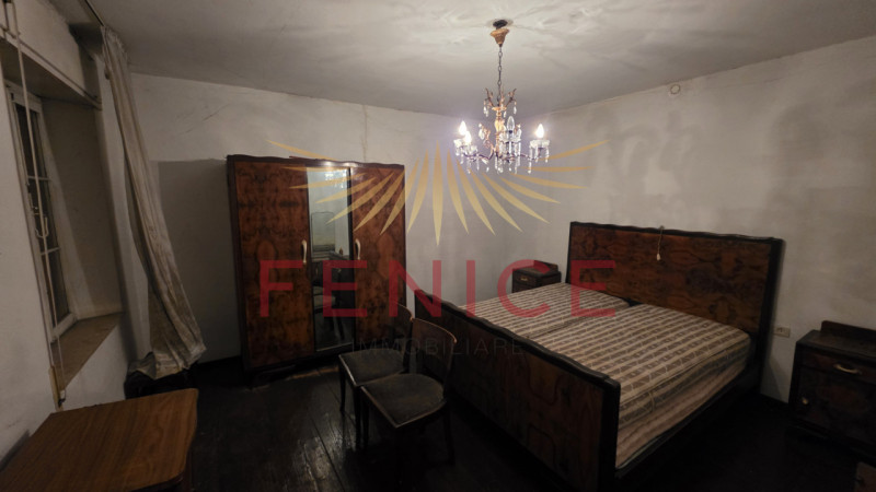 Proponiamo in vendita una rara opportunità: casa singola da ristrutturare situata nel suggestivo ...