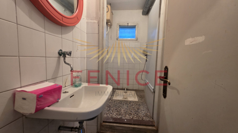 Proponiamo in vendita una rara opportunità: casa singola da ristrutturare situata nel suggestivo ...