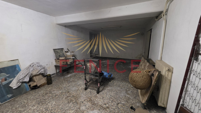 Proponiamo in vendita una rara opportunità: casa singola da ristrutturare situata nel suggestivo ...