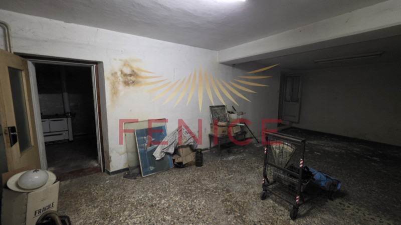 Proponiamo in vendita una rara opportunità: casa singola da ristrutturare situata nel suggestivo ...