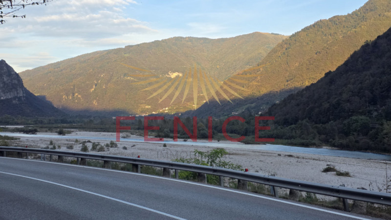 Proponiamo in vendita una rara opportunità: casa singola da ristrutturare situata nel suggestivo ...