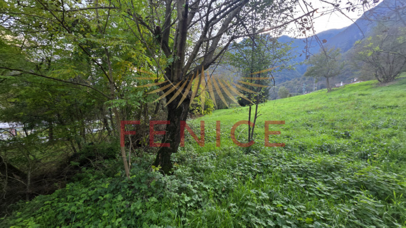 Proponiamo in vendita una rara opportunità: casa singola da ristrutturare situata nel suggestivo ...