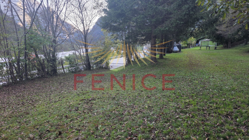 Proponiamo in vendita una rara opportunità: casa singola da ristrutturare situata nel suggestivo ...