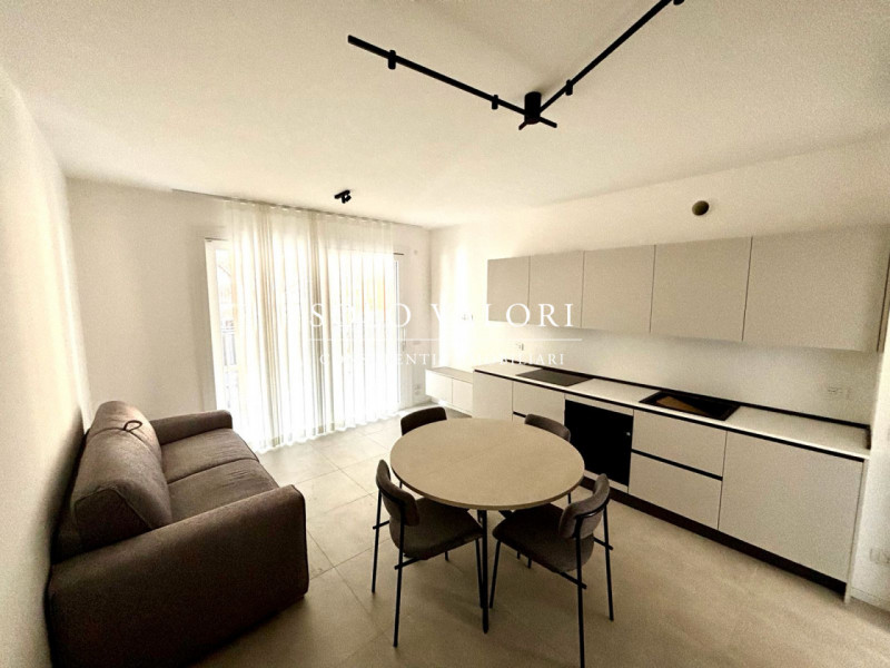 Se stai cercando un'opportunità imperdibile nel cuore di Jesolo, non perdere questo affascinante ...