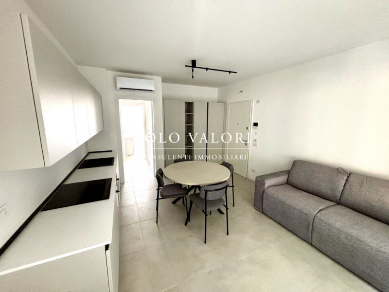 Se stai cercando un'opportunità imperdibile nel cuore di Jesolo, non perdere questo affascinante ...