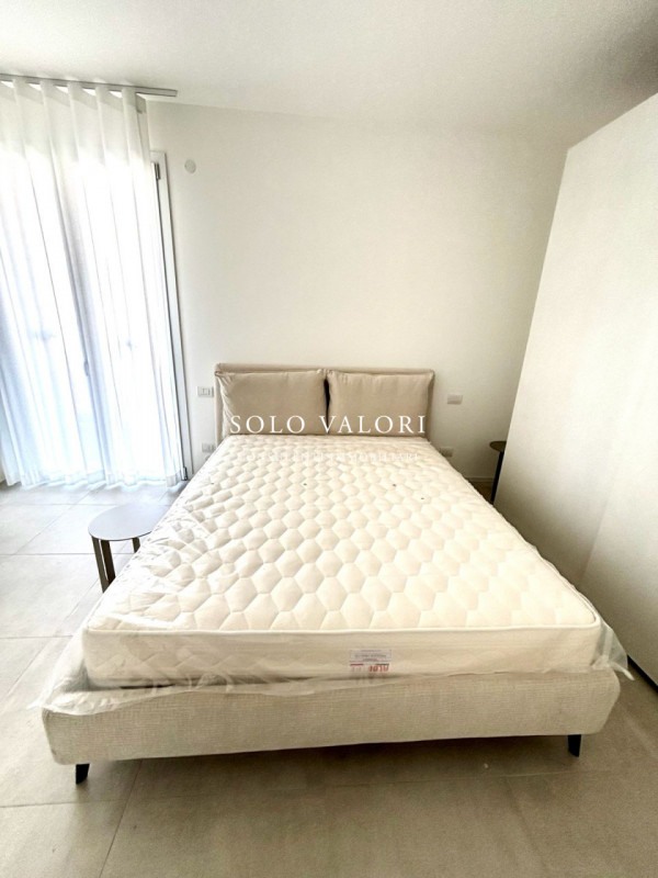 Se stai cercando un'opportunità imperdibile nel cuore di Jesolo, non perdere questo affascinante ...