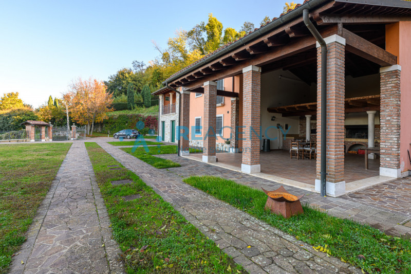 Arzignano - San Zeno 

Siete una famiglia  e state cercando una residenza privata o di rappresent...